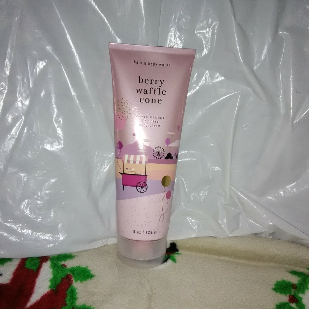 Bath and Body Works Berry Waffle Cone Cream!